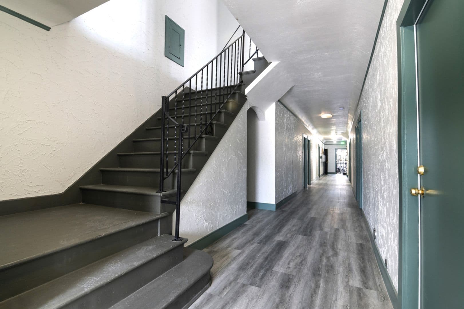 Los Angeles Apartment: 440 E 27th Street