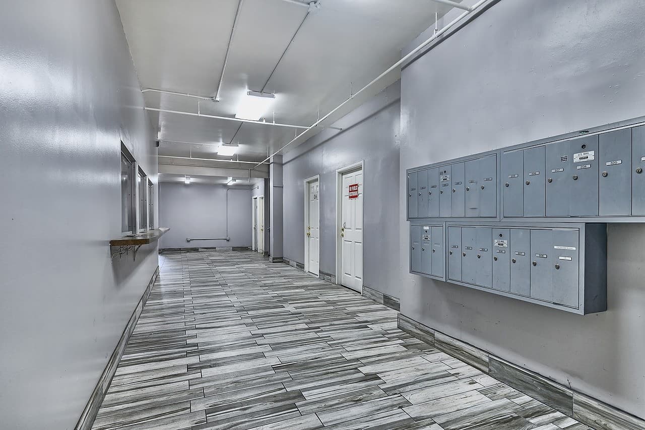 Los Angeles Apartment: 725 S Alvarado Street