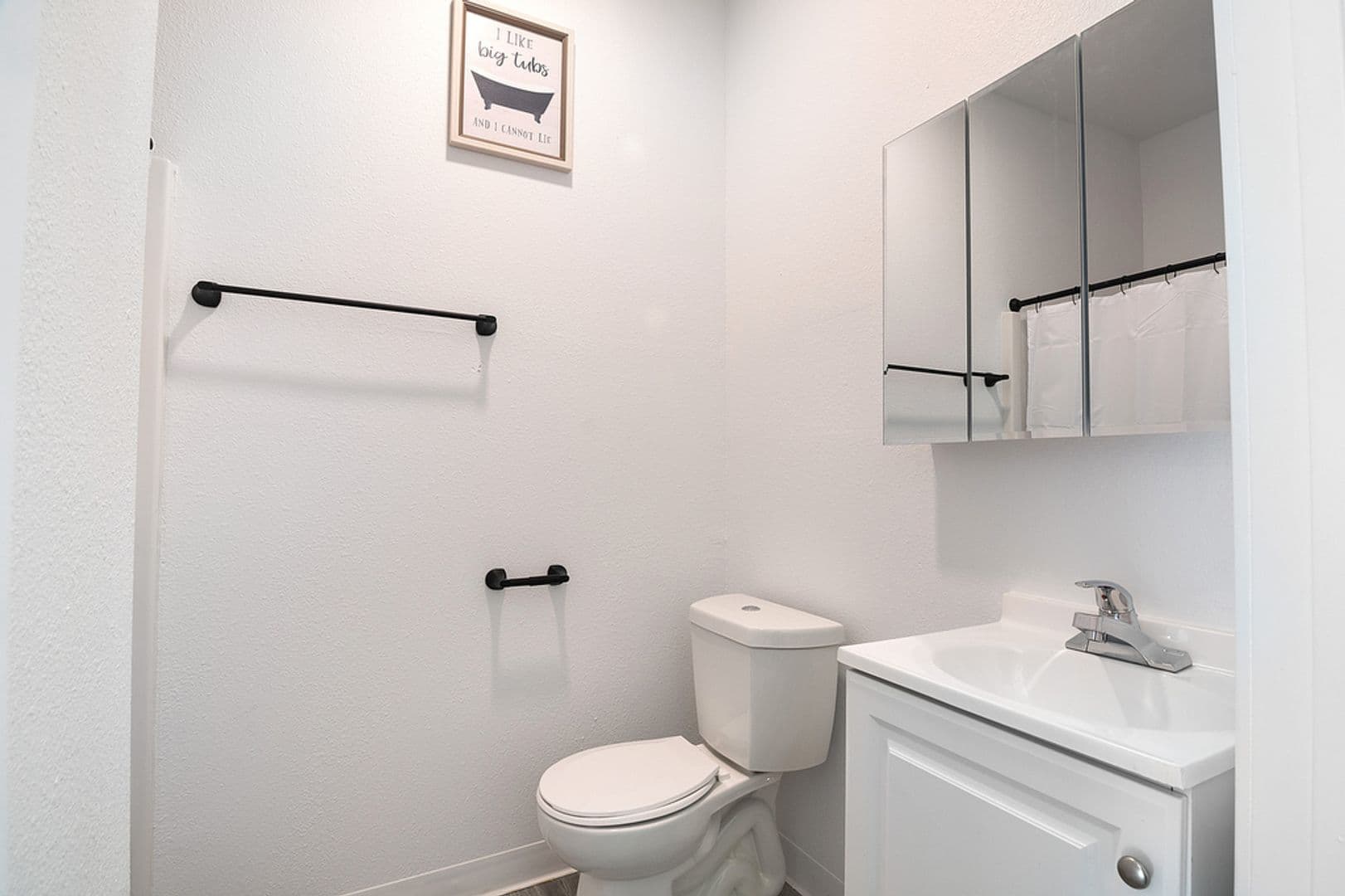 Los Angeles Apartment: 440 E 27th Street