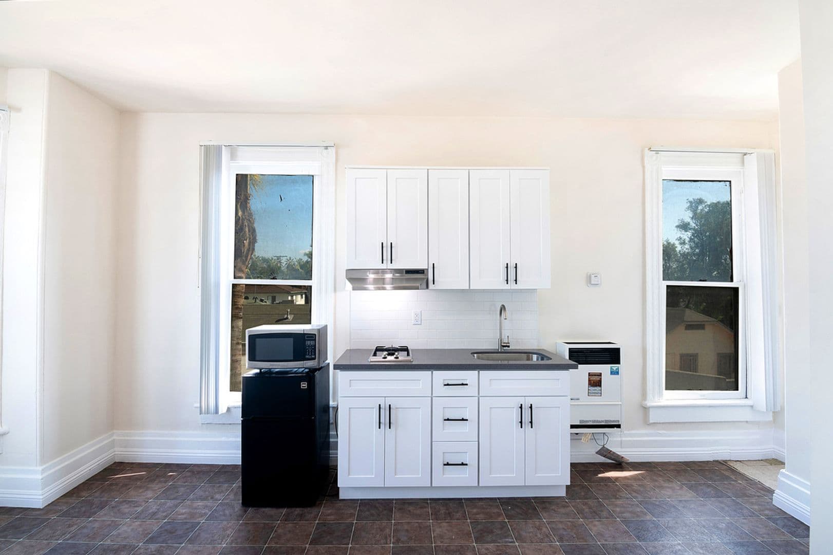 Los Angeles Apartment: 131 S Boyle Avenue
