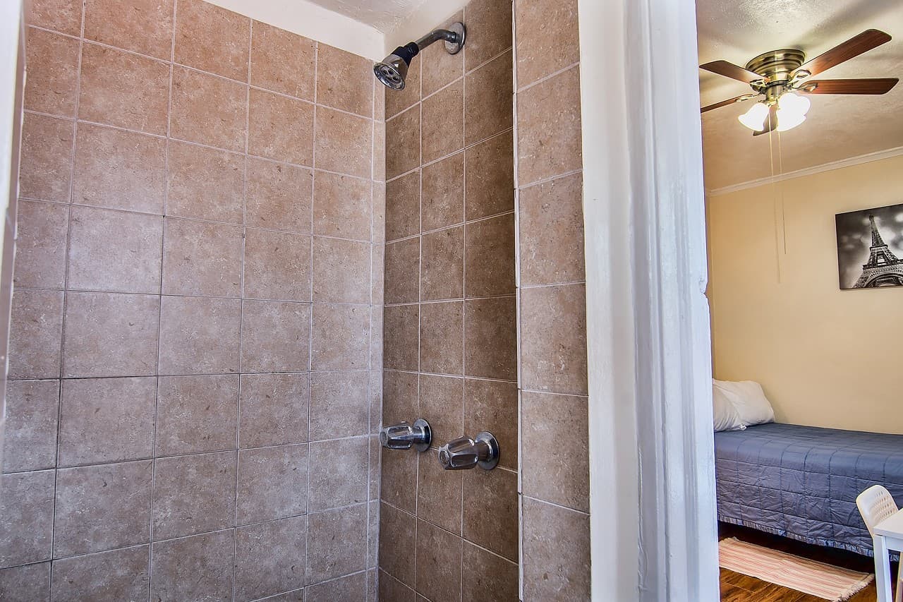 Los Angeles Apartment: 907 W. 17th St.