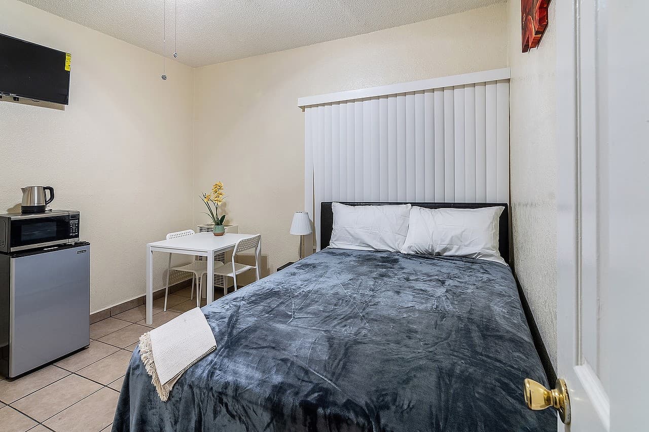 Los Angeles Apartment: 5117-5123 S Avalon Boulevard
