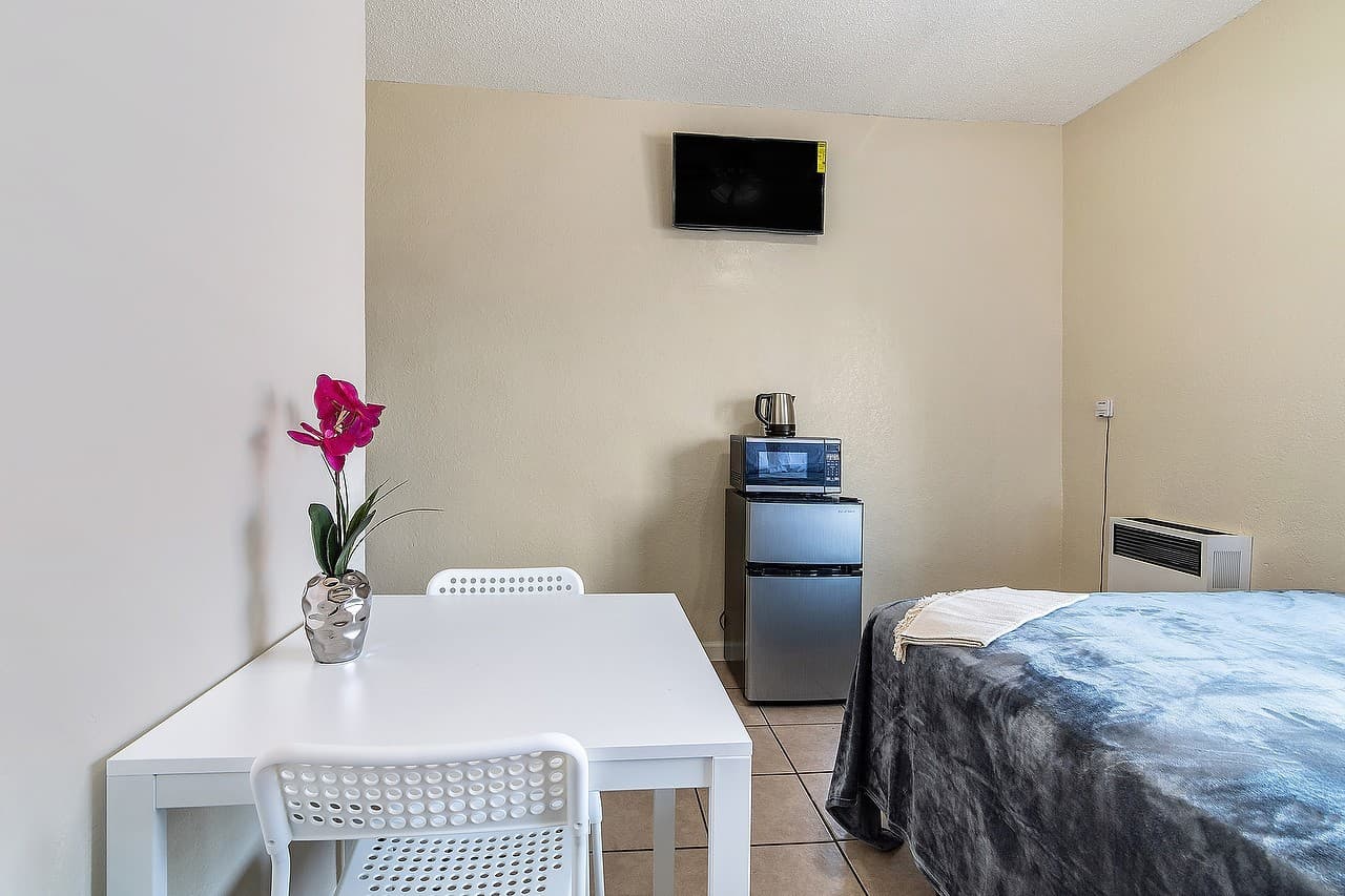 Los Angeles Apartment: 5117-5123 S Avalon Boulevard