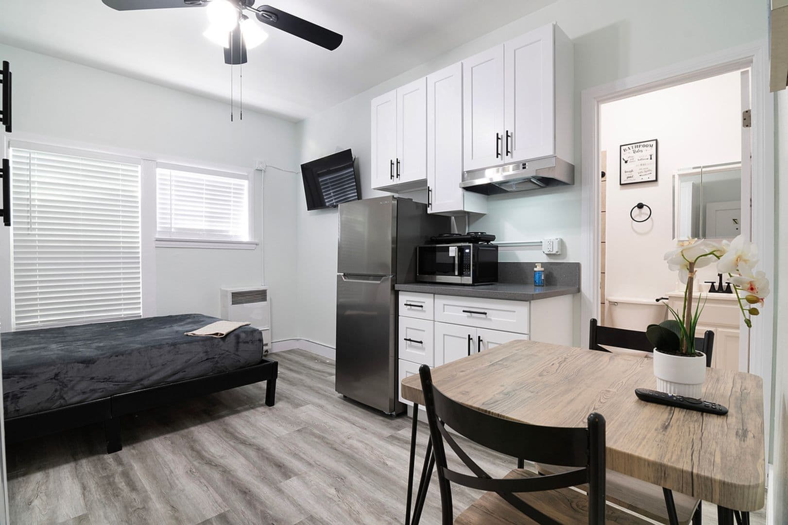 Los Angeles Apartment: 323 N Soto Street