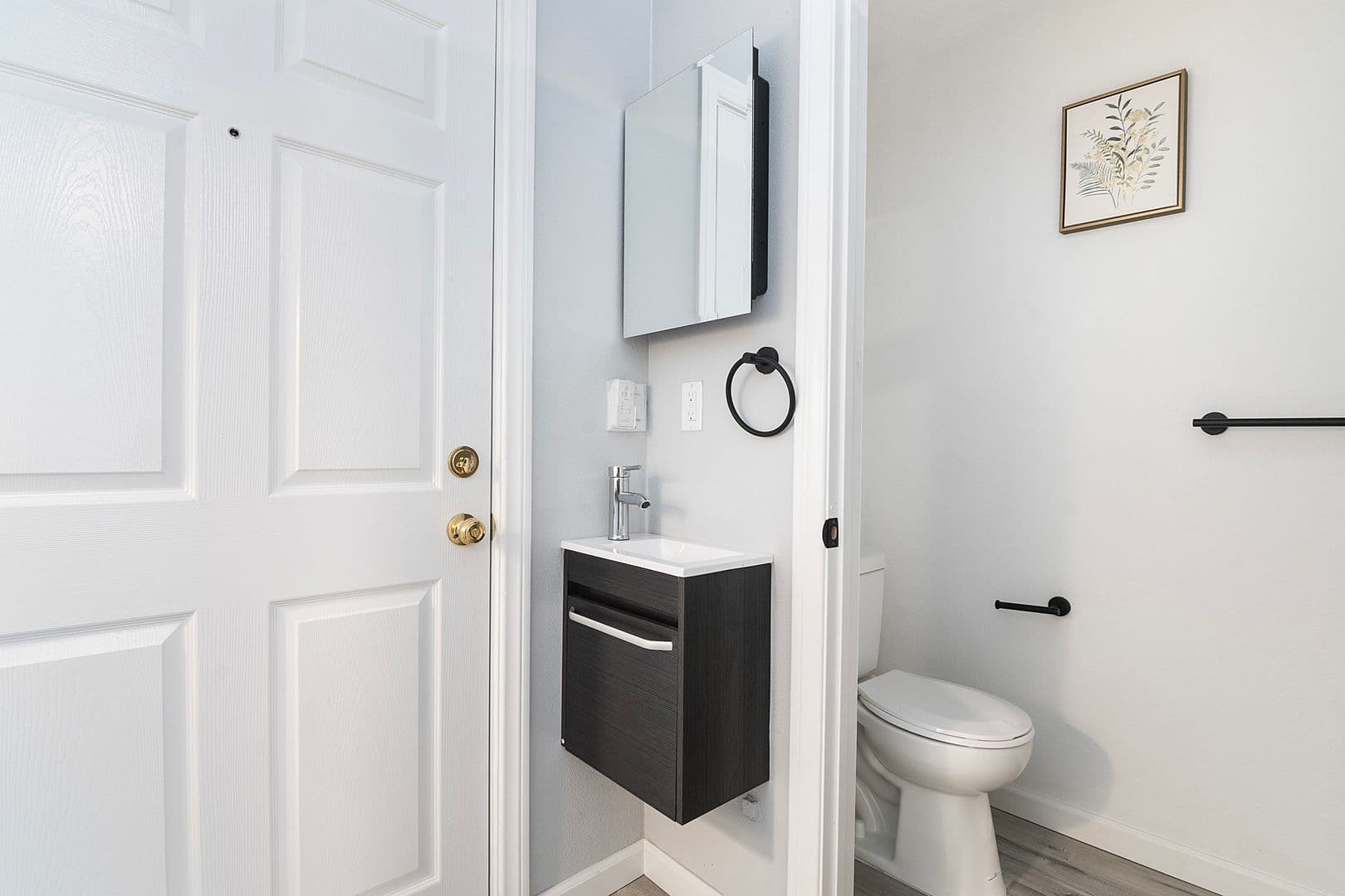 Los Angeles Apartment: 1864 Cordova Street