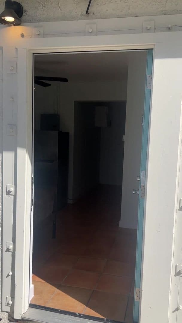 Los Angeles Apartment: 1222 E 78th Street