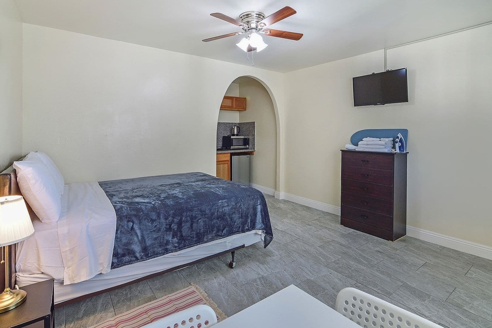 Los Angeles Apartment: 4905 W Adams Blvd