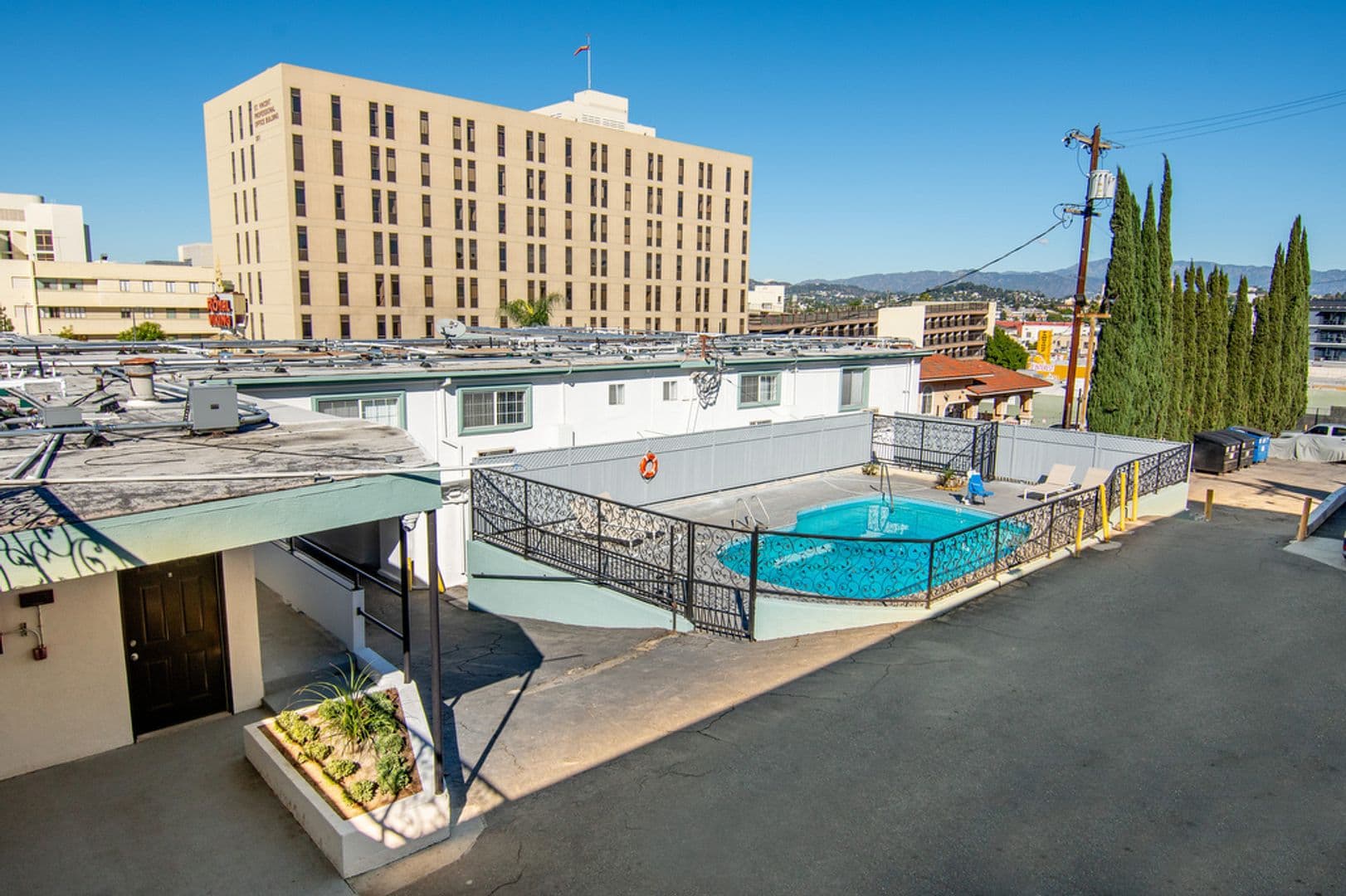 Los Angeles Apartment: 2025 W 3rd Street