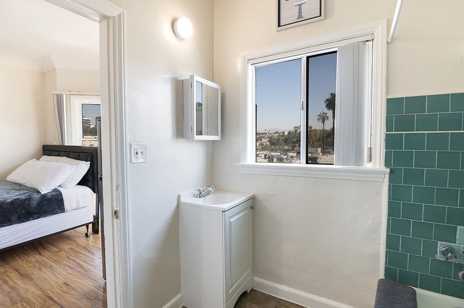 Los Angeles Apartment: 725 S Alvarado Street