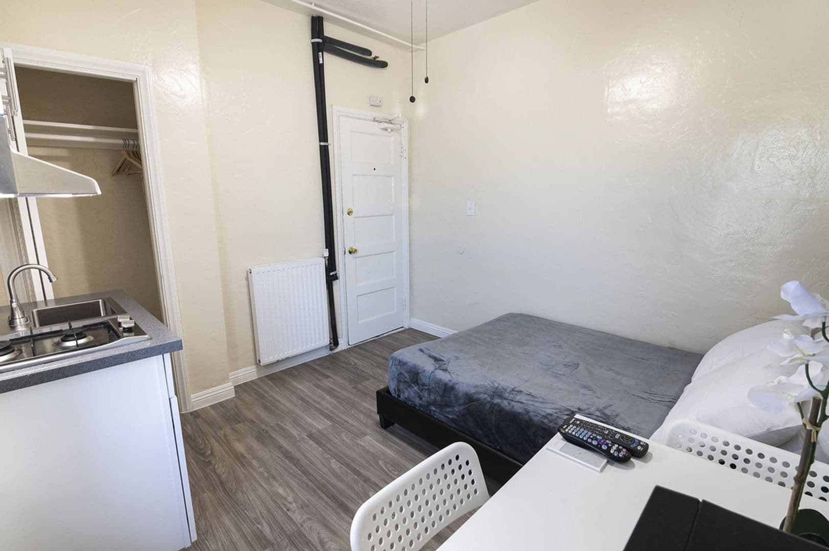 Los Angeles Apartment: 725 S Alvarado Street