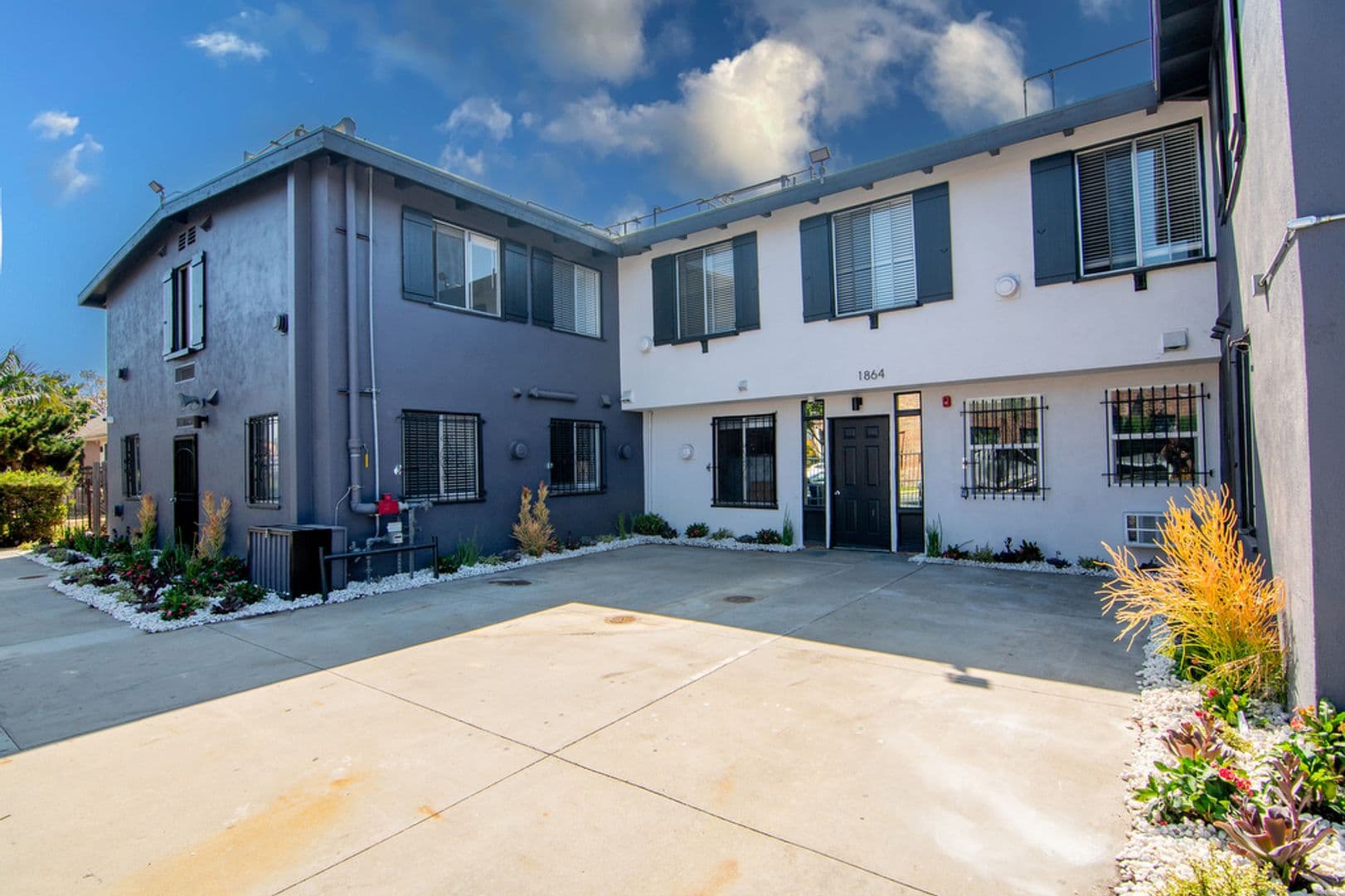 Los Angeles Apartment: 1864 Cordova Street