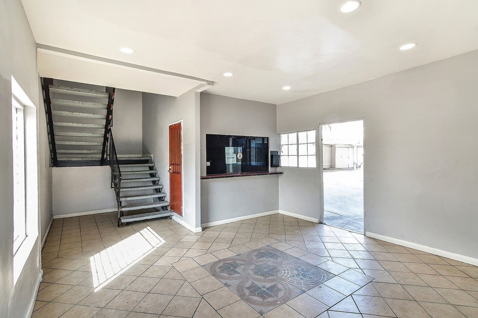 Los Angeles Apartment: 4905 W Adams Blvd