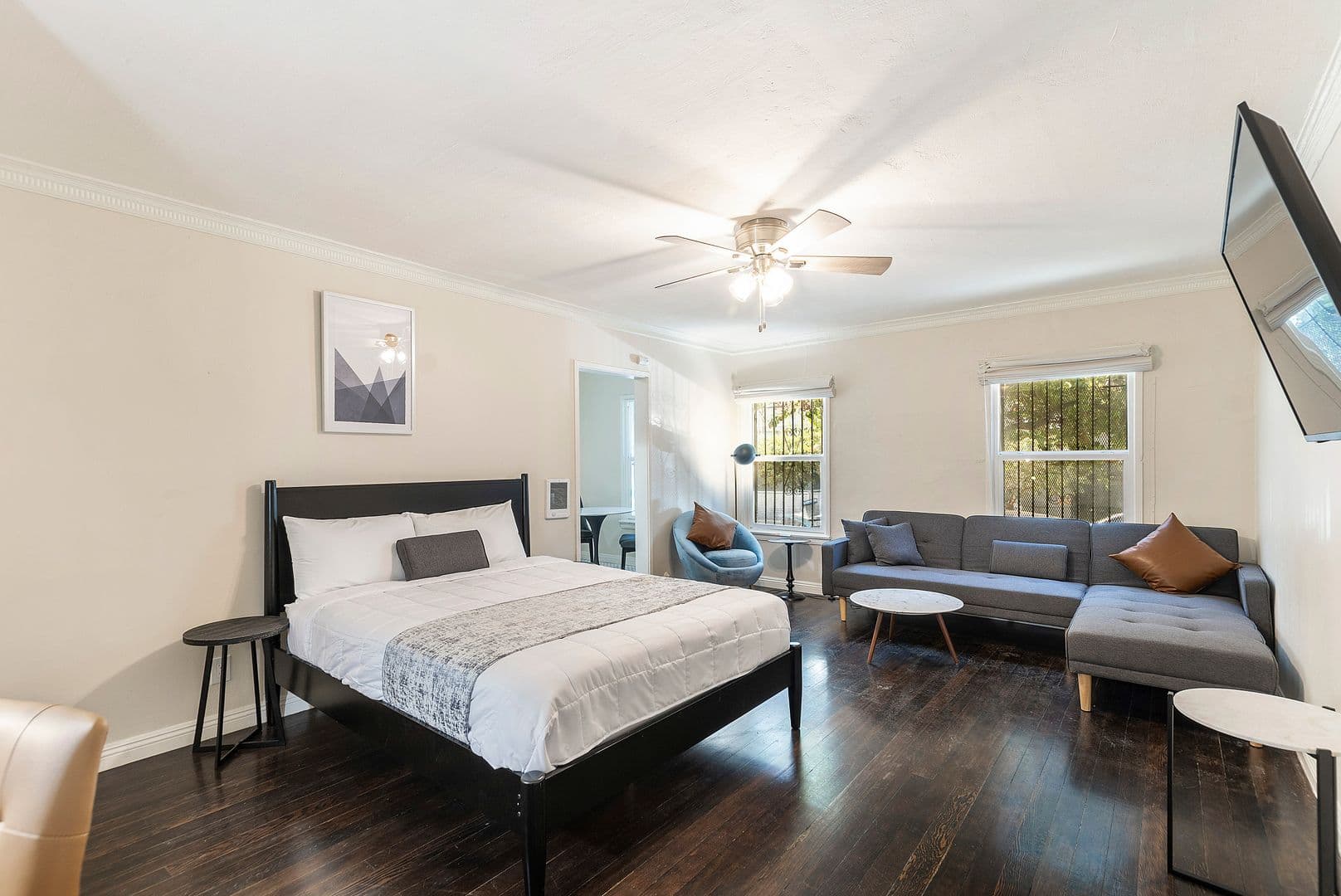 Los Angeles Apartment: 750 S Normandie Avenue