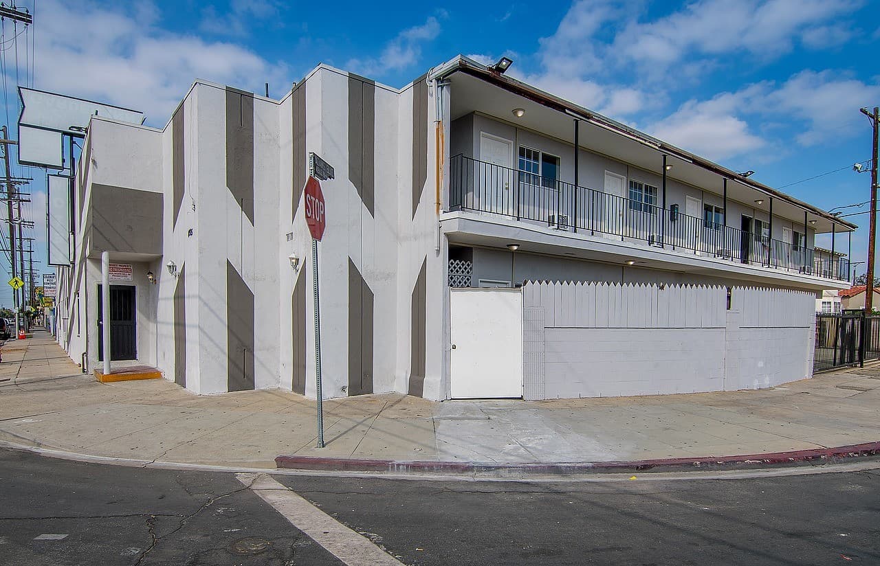 Los Angeles Apartment: 4905 W Adams Blvd