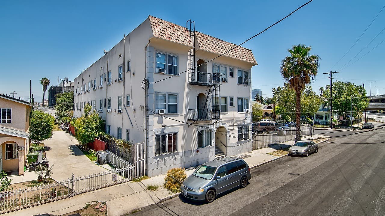 Los Angeles Apartment: 907 W. 17th St.