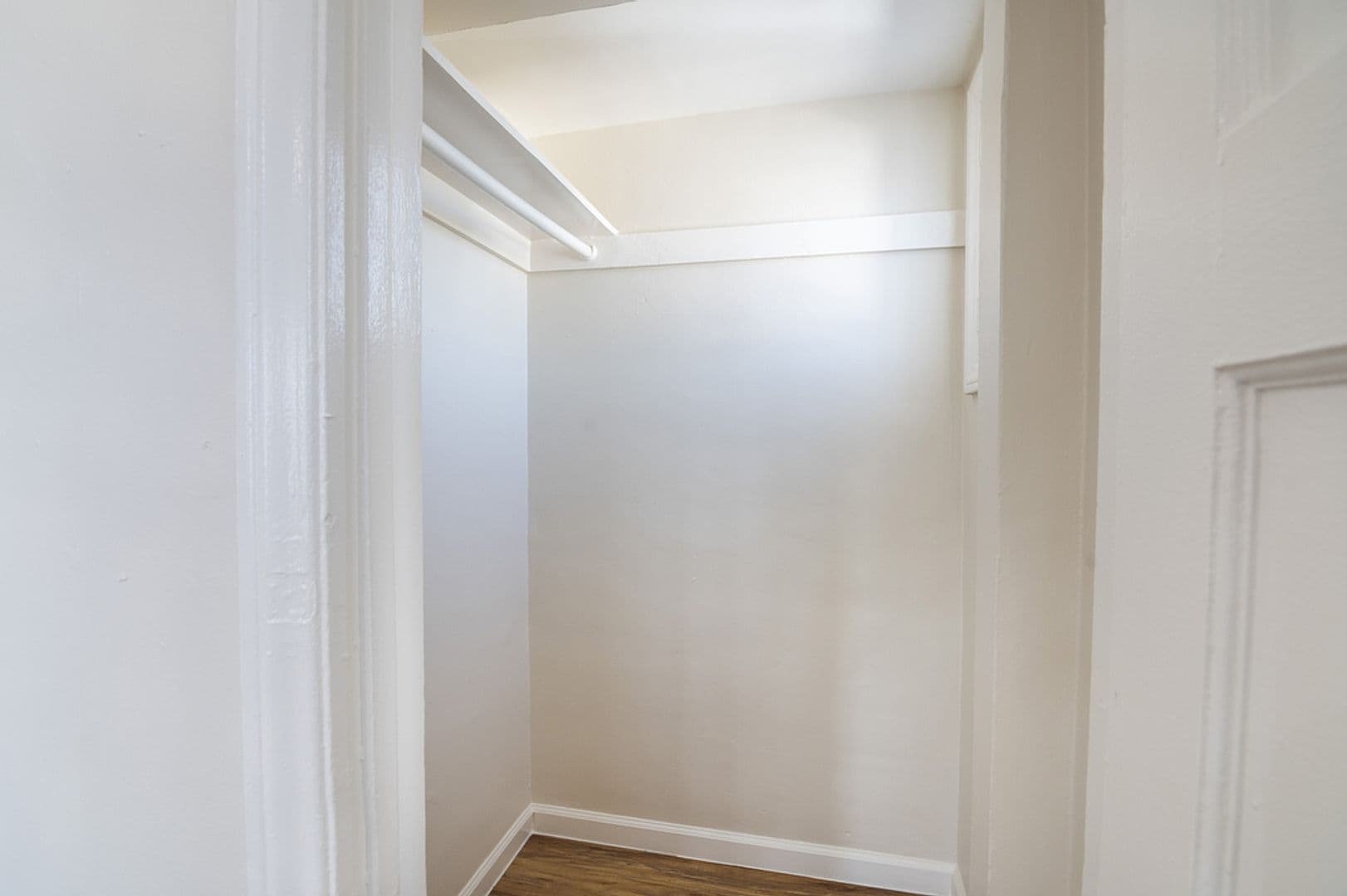 Los Angeles Apartment: 725 S Alvarado Street