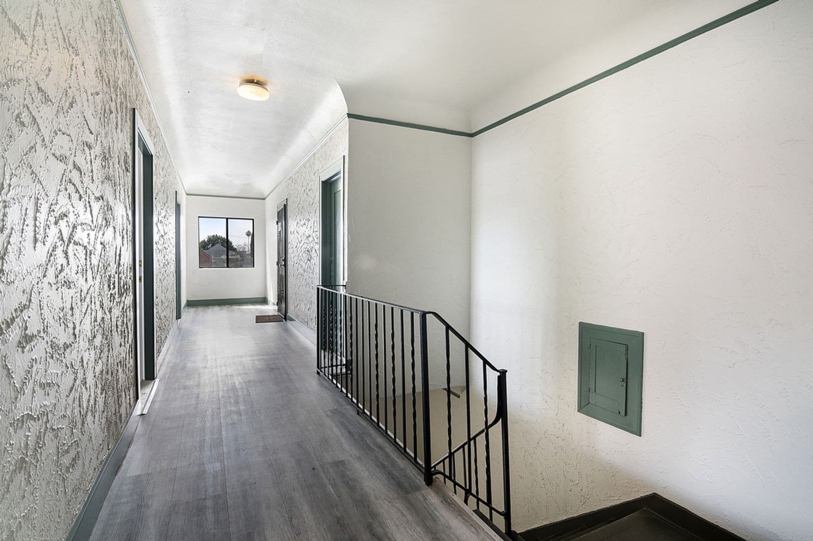 Los Angeles Apartment: 440 E 27th Street