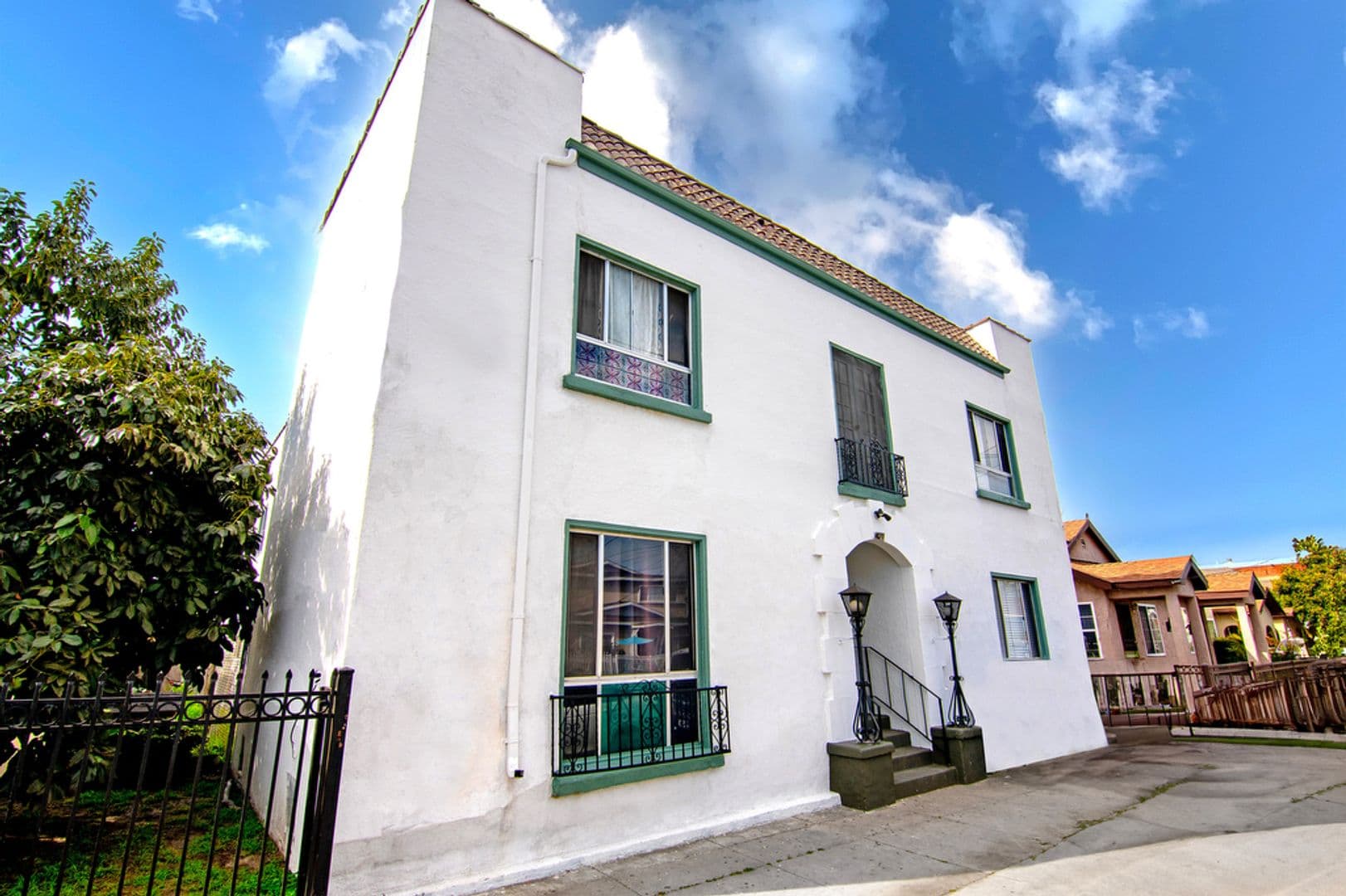 Los Angeles Apartment: 440 E 27th Street
