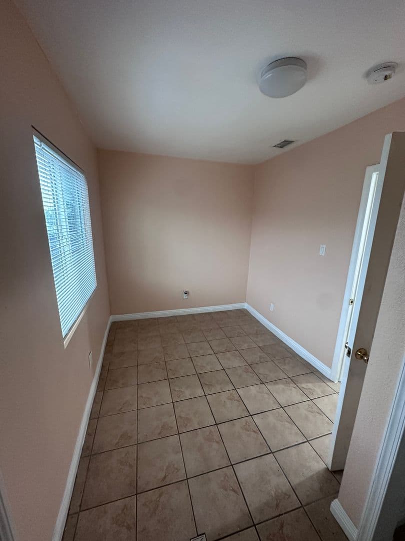Los Angeles Apartment: 2426 Wabash Avenue