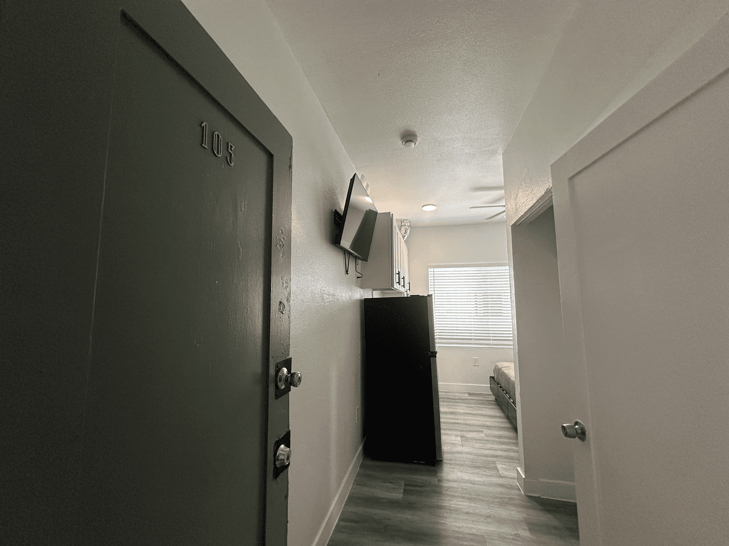 Los Angeles Apartment: 440 E 27th Street
