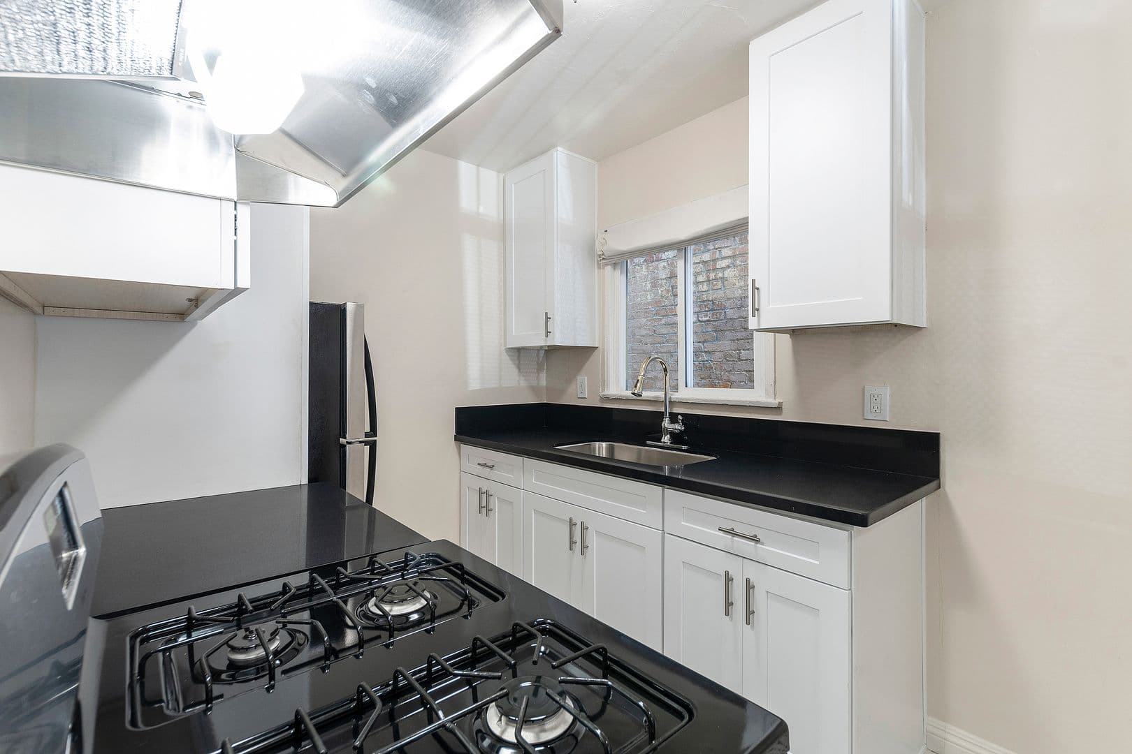 Los Angeles Apartment: 750 S Normandie Avenue
