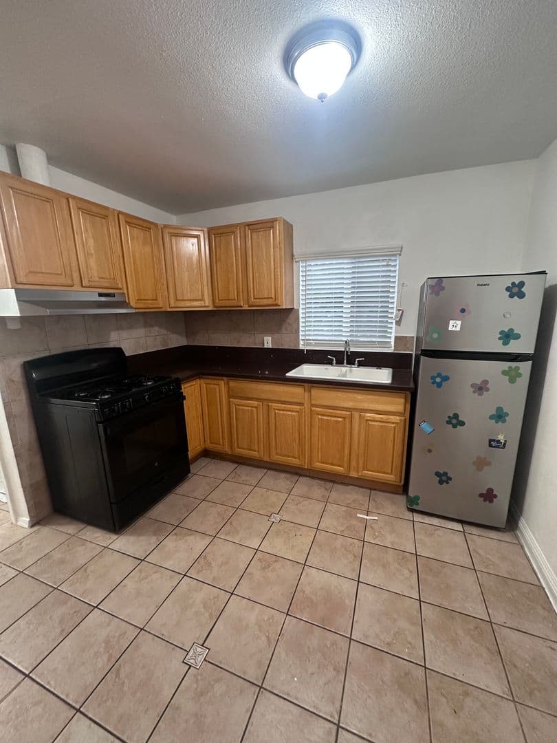 Los Angeles Apartment: 2426 Wabash Avenue