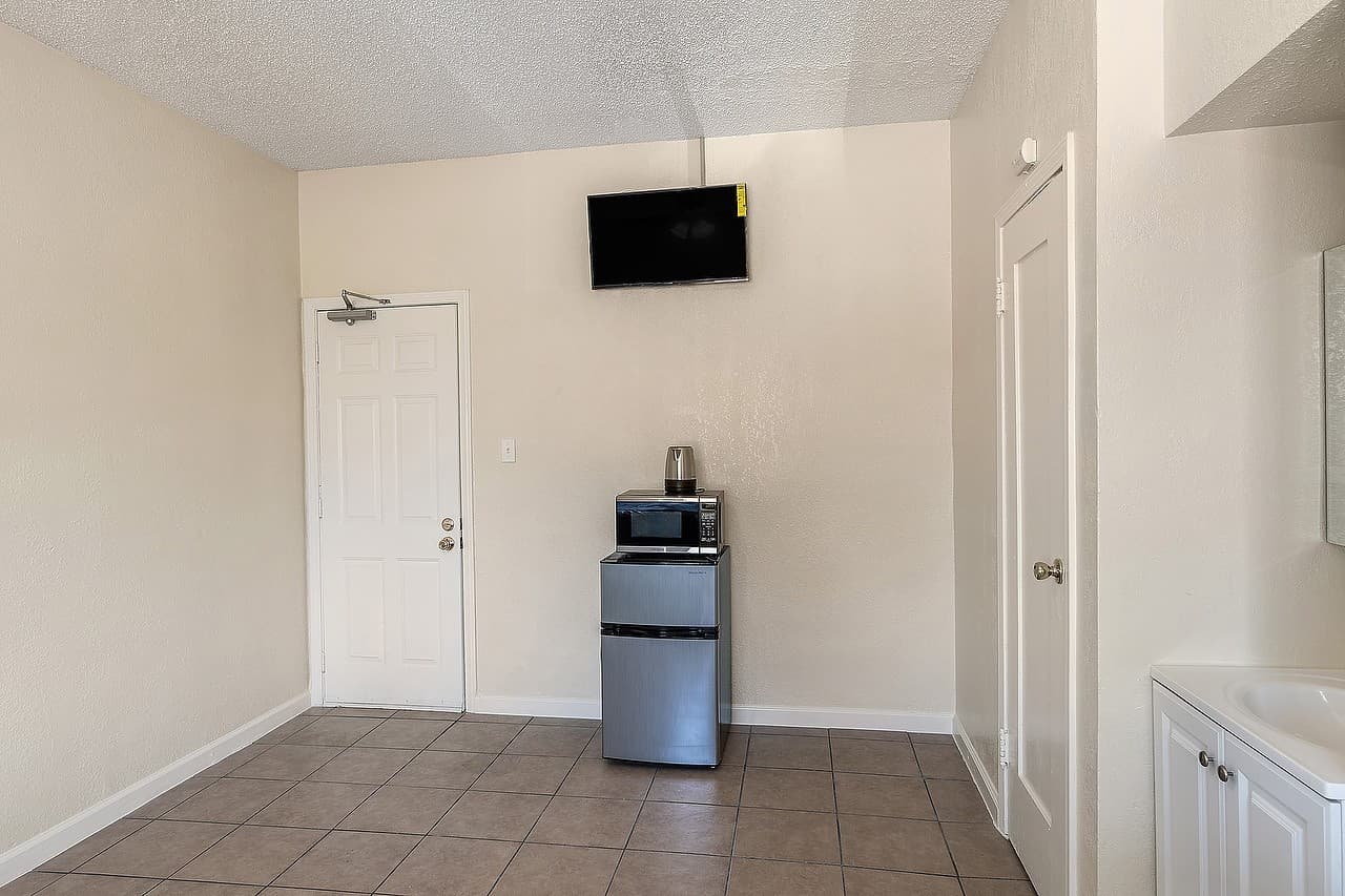 Los Angeles Apartment: 5117-5123 S Avalon Boulevard