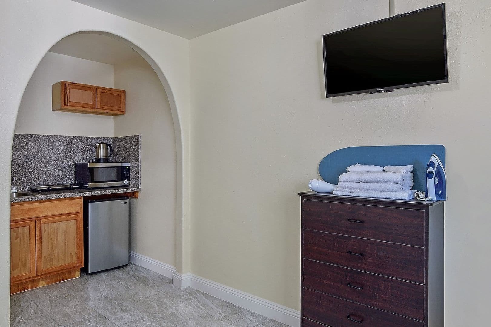 Los Angeles Apartment: 4905 W Adams Blvd