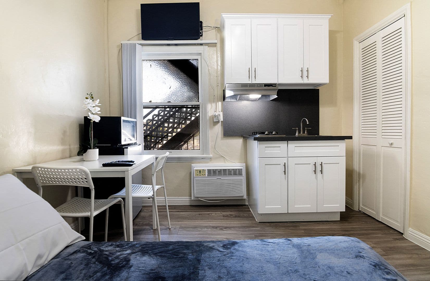 Los Angeles Apartment: 725 S Alvarado Street