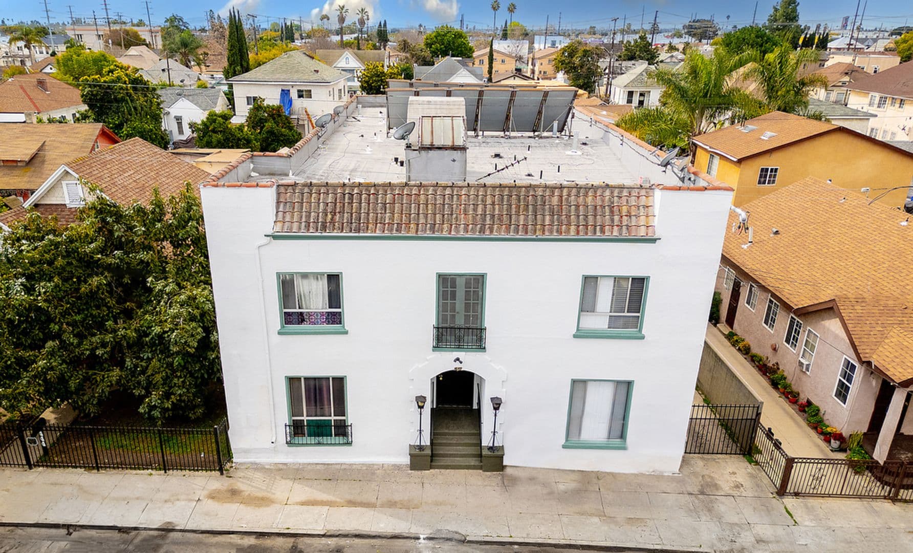Los Angeles Apartment: 440 E 27th Street