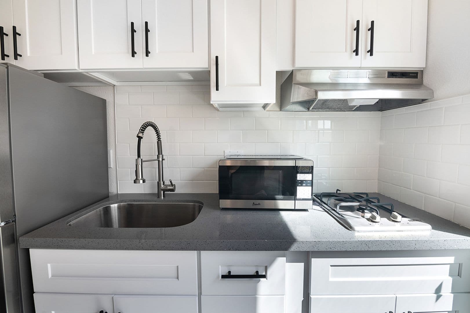 Los Angeles Apartment: 440 E 27th Street