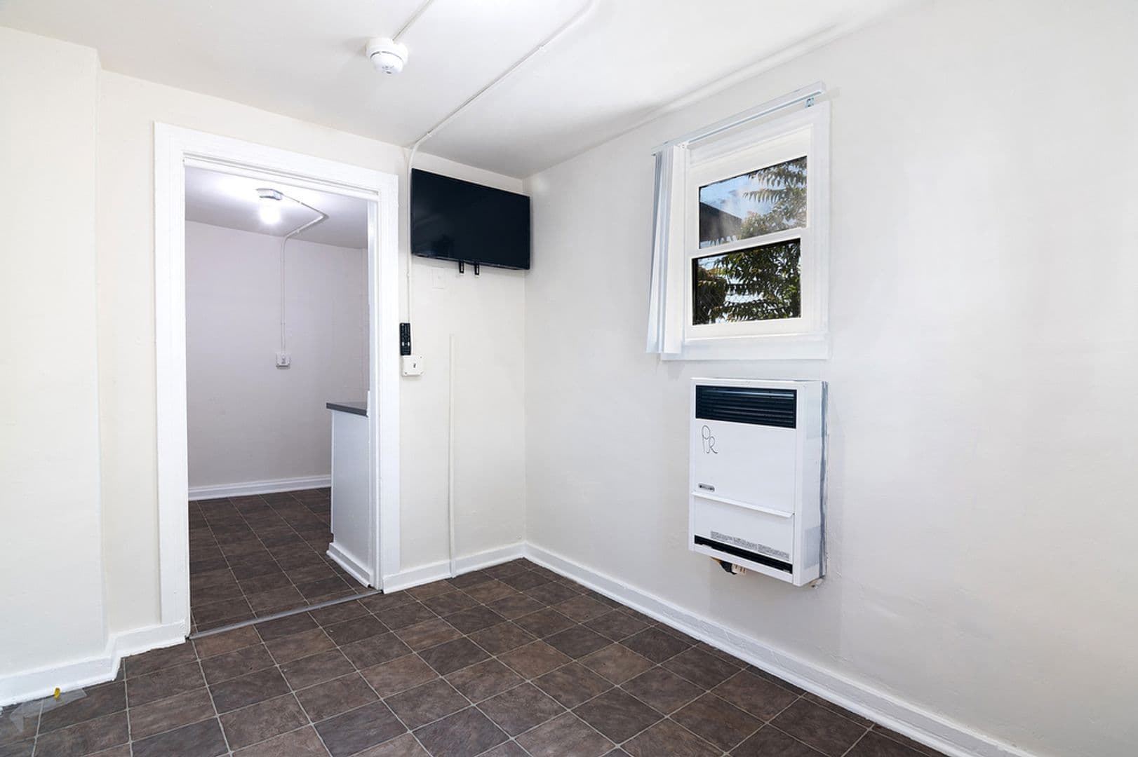 Los Angeles Apartment: 131 S Boyle Avenue