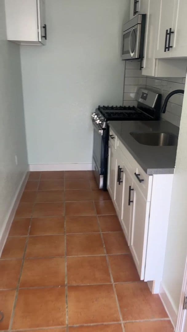 Los Angeles Apartment: 1222 E 78th Street