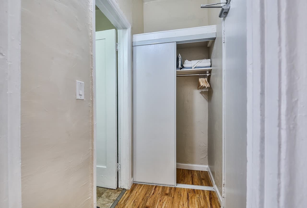 Los Angeles Apartment: 725 S Alvarado Street
