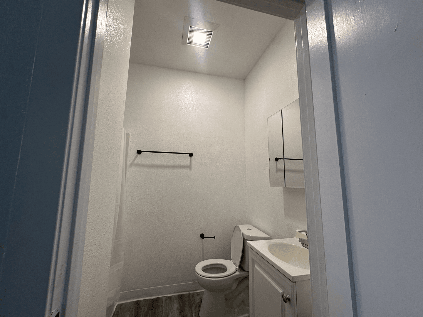 Los Angeles Apartment: 440 E 27th Street