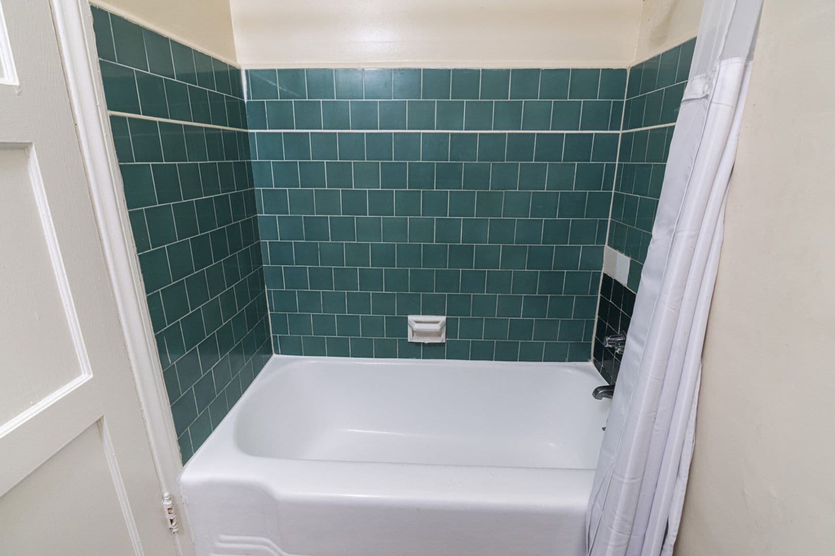 Los Angeles Apartment: 725 S Alvarado Street