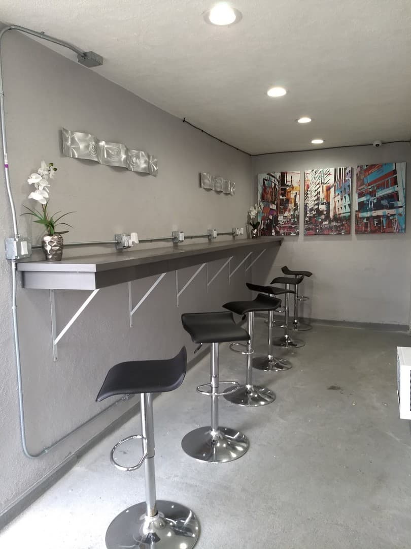 Los Angeles Apartment: 4905 W Adams Blvd