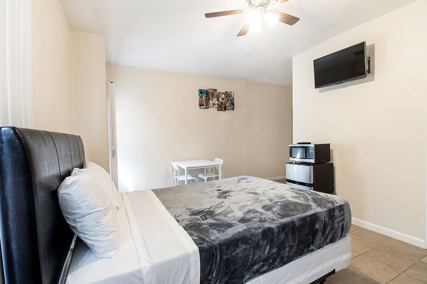 Los Angeles Apartment: 5117-5123 S Avalon Boulevard