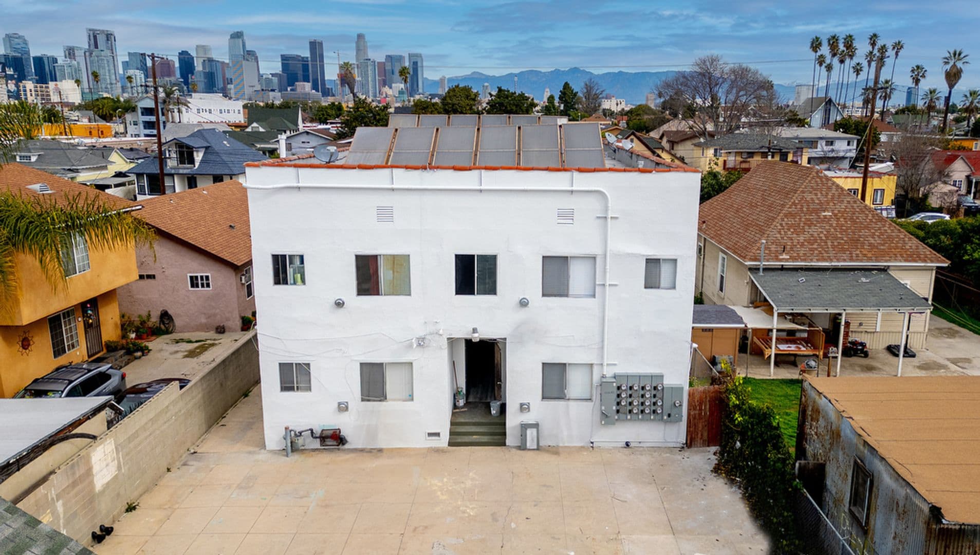 Los Angeles Apartment: 440 E 27th Street