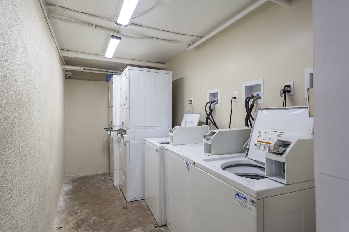 Los Angeles Apartment: 907 W. 17th St.