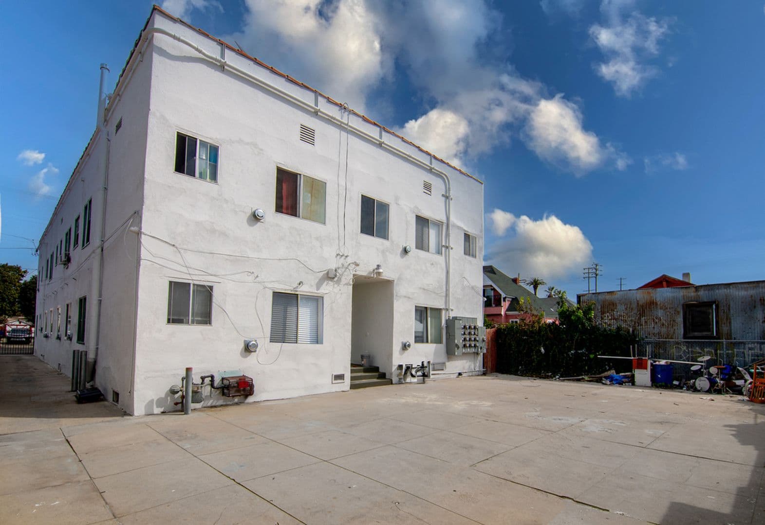 Los Angeles Apartment: 440 E 27th Street