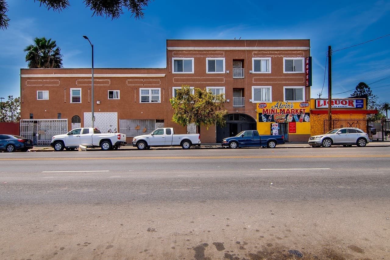 Los Angeles Apartment: 5117-5123 S Avalon Boulevard