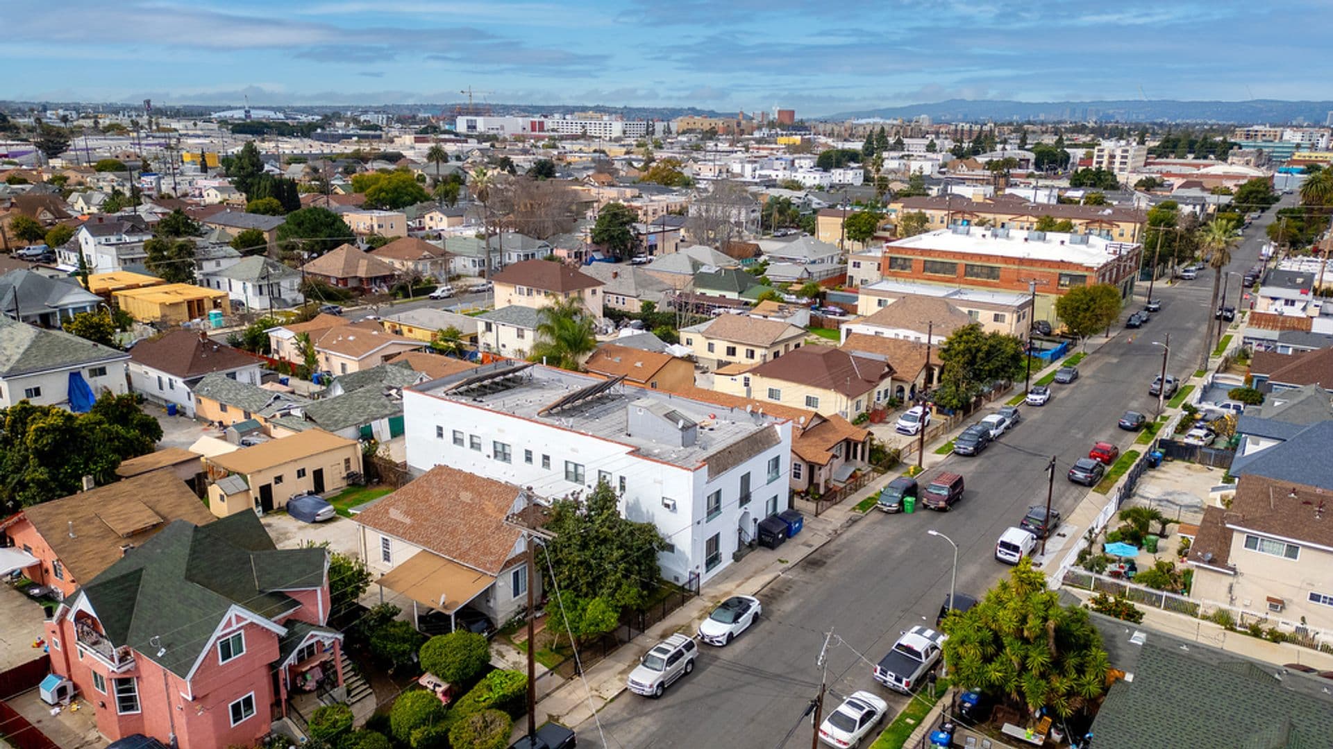 Los Angeles Apartment: 440 E 27th Street