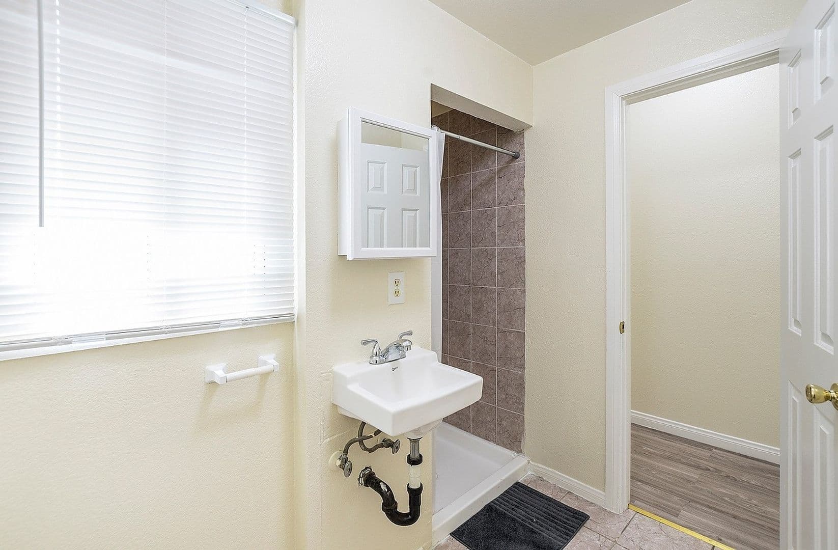 Los Angeles Apartment: 150 N Soto Street