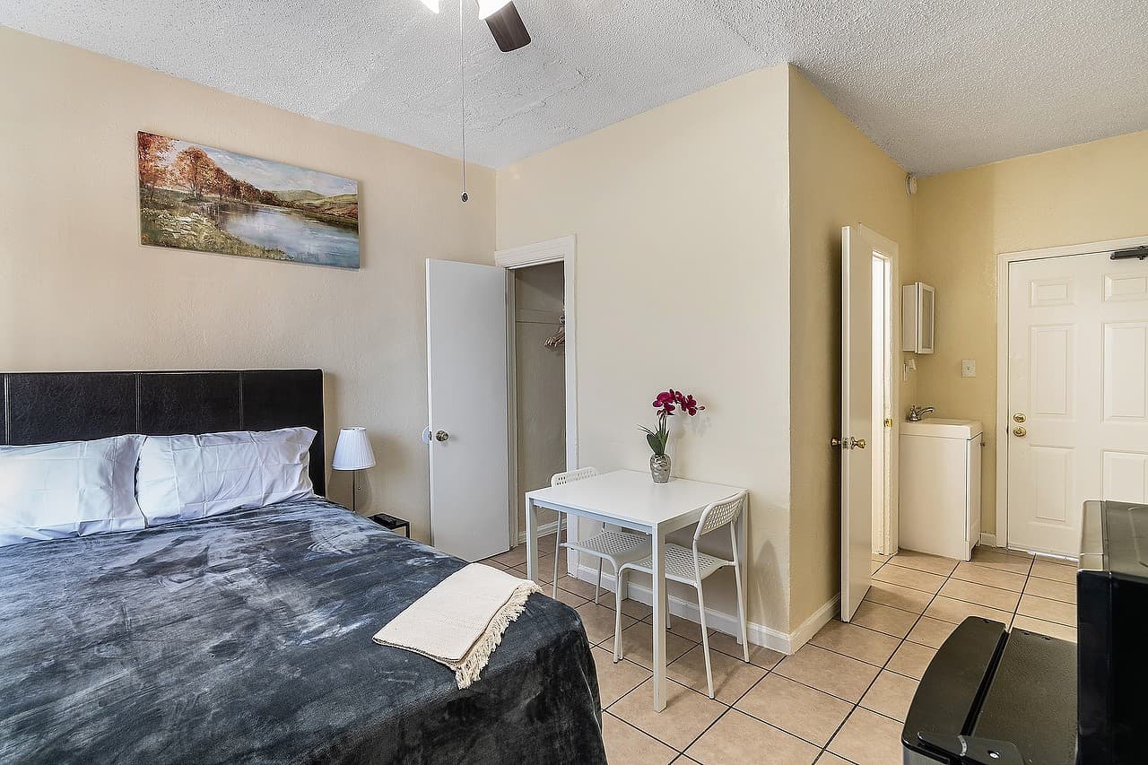 Los Angeles Apartment: 5117-5123 S Avalon Boulevard