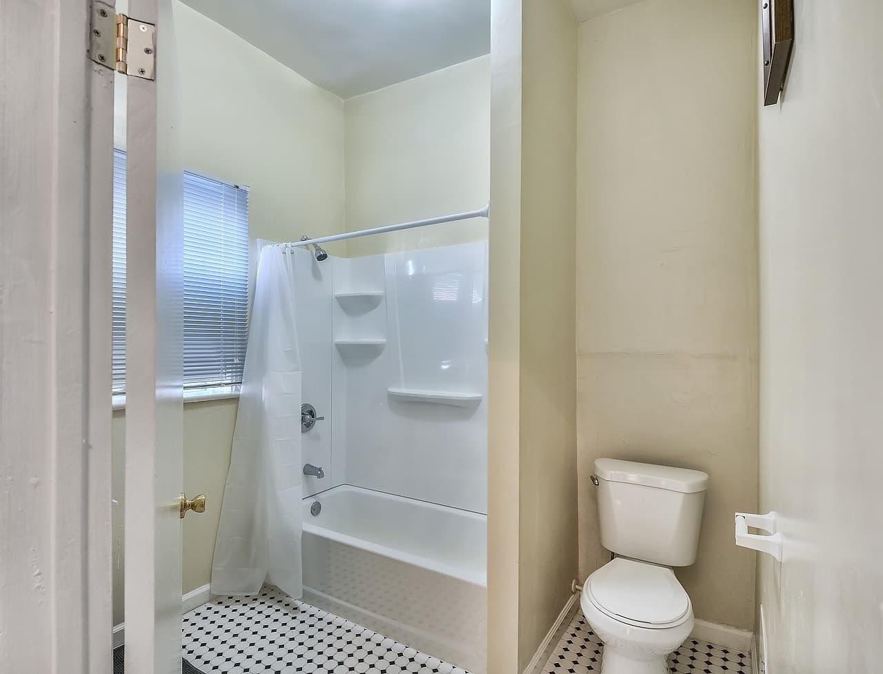 Los Angeles Apartment: 725 S Alvarado Street