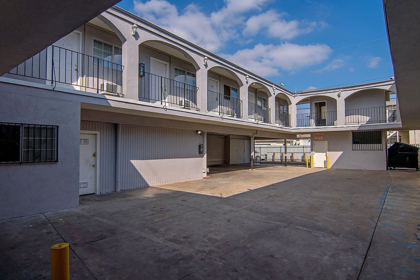 Los Angeles Apartment: 4905 W Adams Blvd