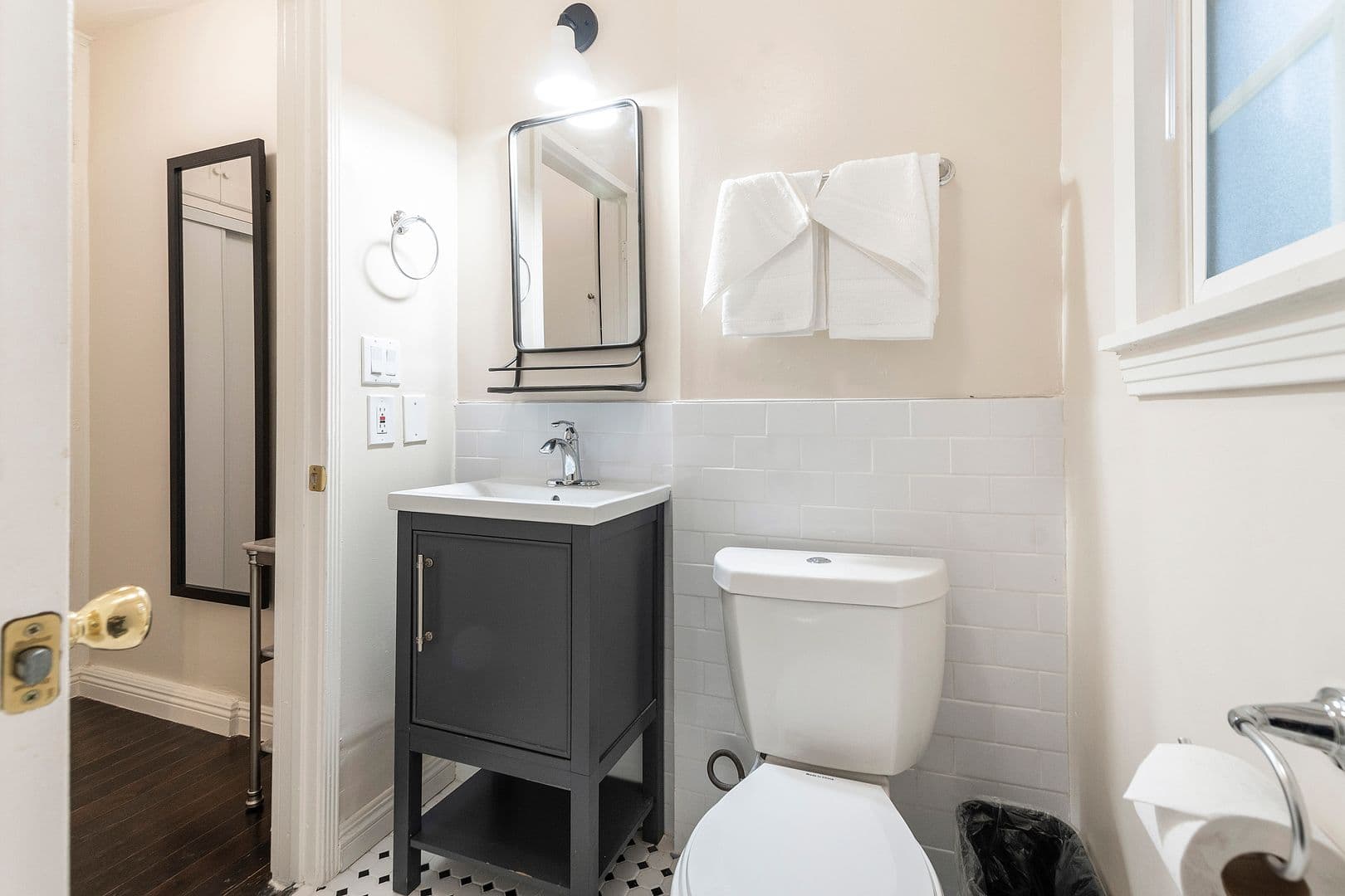Los Angeles Apartment: 750 S Normandie Avenue