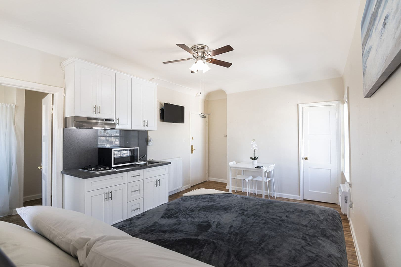 Los Angeles Apartment: 725 S Alvarado Street