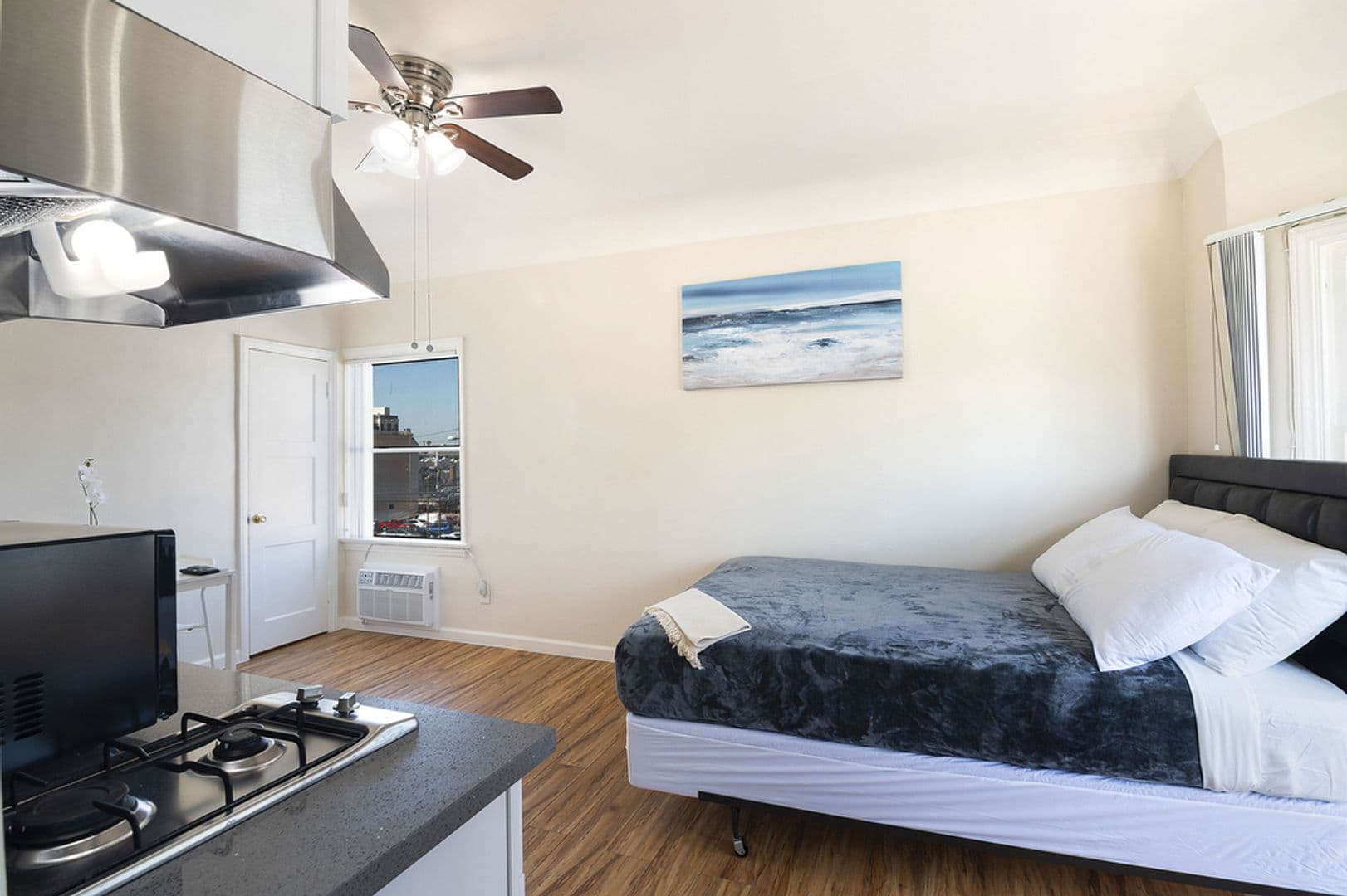 Los Angeles Apartment: 725 S Alvarado Street